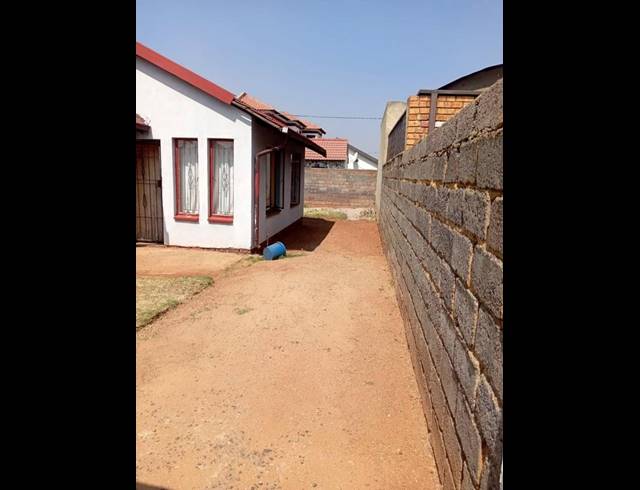 2 BEDROOM HOUSE FOR SALE IN PROTEA GLEN